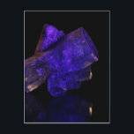 Carte Postale cristal bleu brillant<br><div class="desc">Macro photo d'un cristal bleu brillant.</div>
