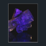 Carte Postale cristal bleu brillant<br><div class="desc">Macro photo d'un cristal bleu brillant.</div>