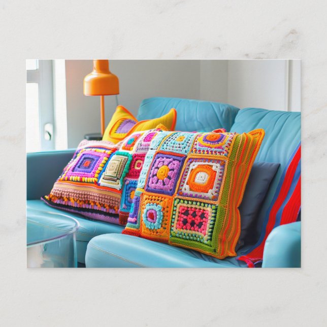 Carte Postale Crocheted Granny Square Pillows Lying on a Sofa (Devant)