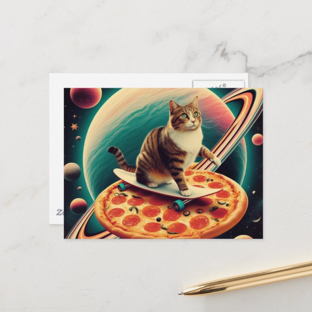 Carte Postale Cute Cat Skateboarding on a Pizza Planet (Devant/Arrière en situation)
