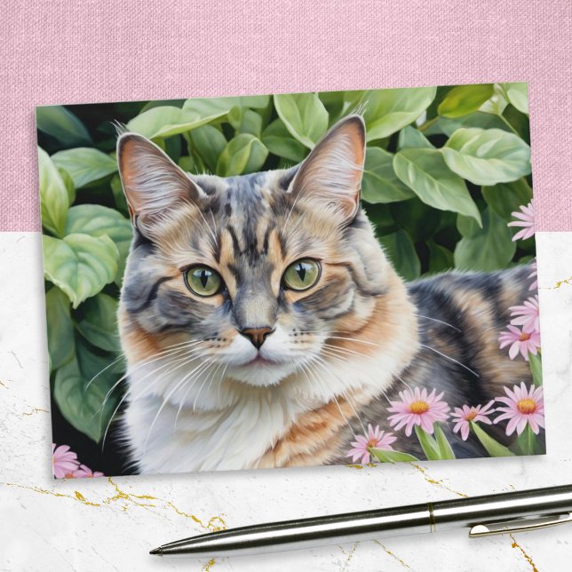 Carte Postale Cute Dilute Tortoiseshell Tortie Chat Dans Le Jard (A postcard of a cute dilute tortoiseshell cat, pictured in a garden with pink flowers)