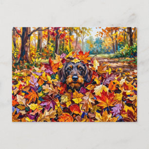 Carte Postale Dachshund se reposant dans des feuilles d'automne