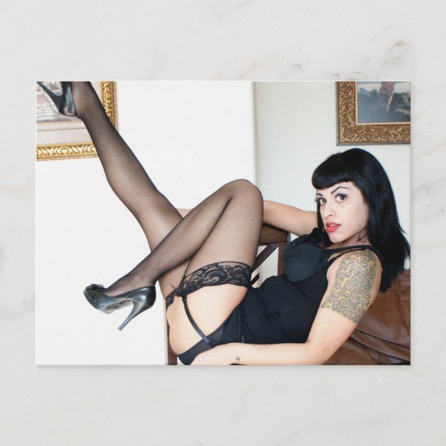 Carte Postale Dame chaude en noir (Devant)