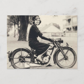 Carte Postale Dame sur moto vintage B&W photo