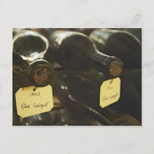Carte Postale Dans la cave à vin souterraine : bouteilles couché
