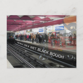 Carte postale "Dans une station de métro" Livre/Pa