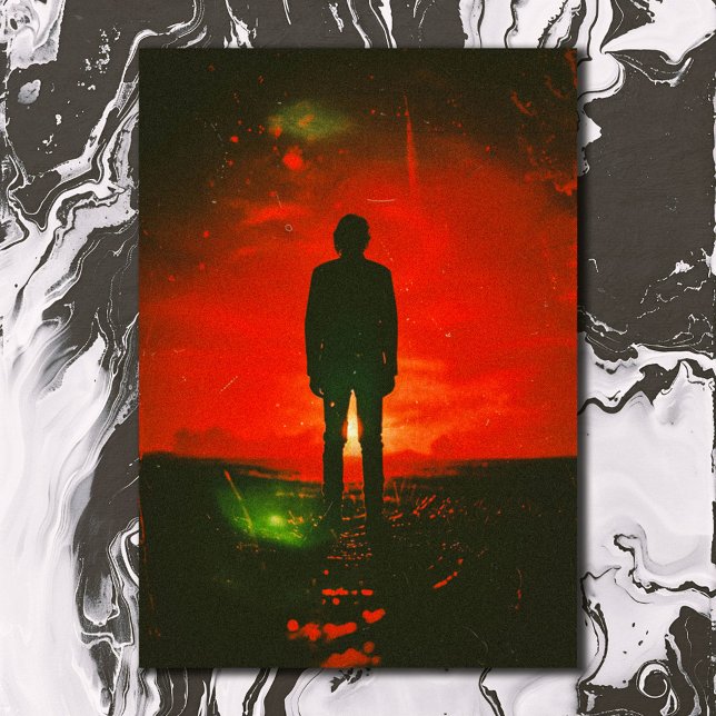 Carte Postale Dark Mystery Horror Man debout dans le champ (Créateur téléchargé)