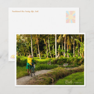 Carte postale de Bali : coucher de soleil sur les 