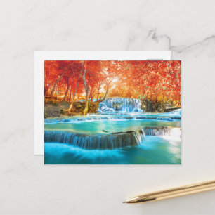 Carte postale de cascade automnale sereine