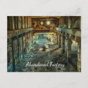 Carte postale de désintégration d'usine abandonnée