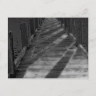 Carte postale de jetée sombre