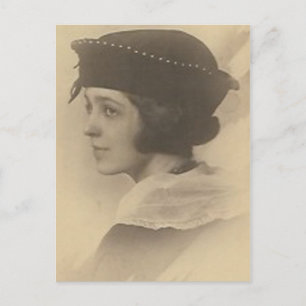 carte postale de la jeune femme