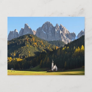 Carte postale de l'église avec les Dolomites