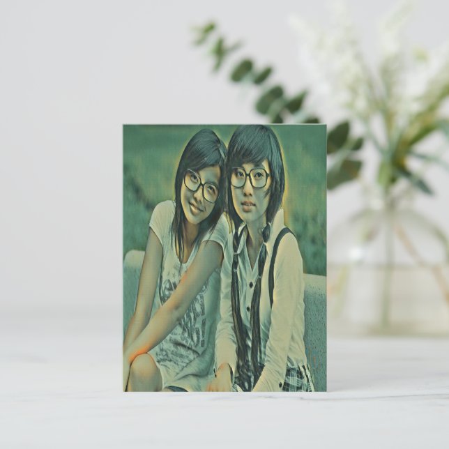 Carte Postale De mignons amis assis les uns à côté des autres (Debout devant)