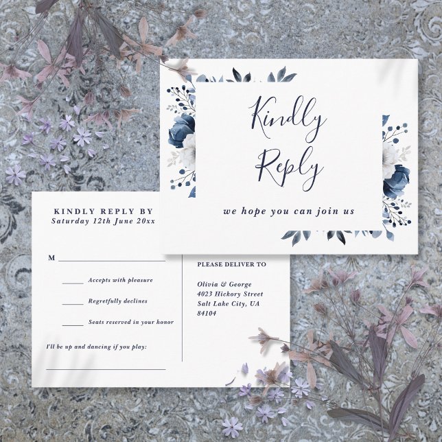 Carte postale de réponse RSVP à fleurs bleue marin (Navy Blue Floral Song Request RSVP Postcard)
