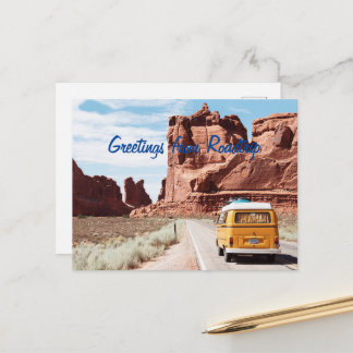 Carte postale de salutations de roadtrip avec camp