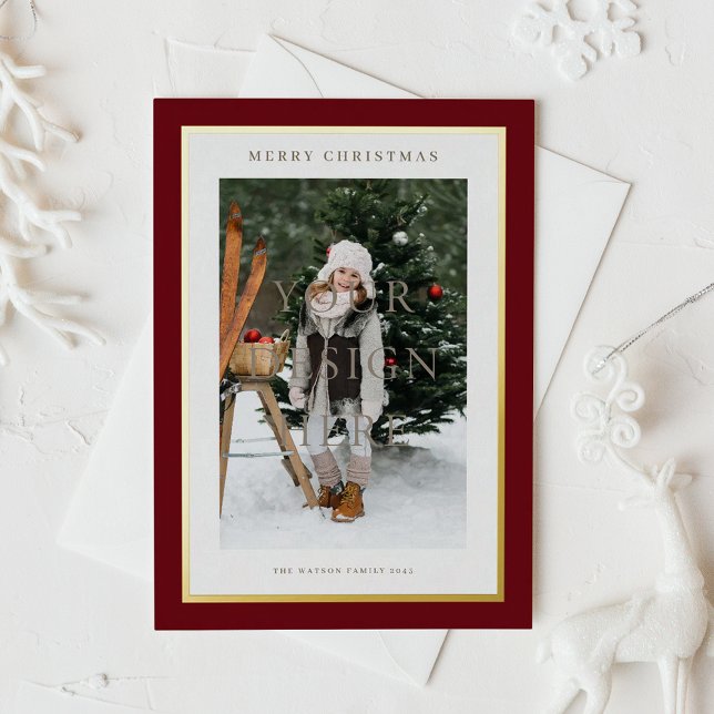 Carte Postale De Vacances En Aluminium Bourgogne moderne Gold Foil Frame photo Noël (Customizable photo Christmas card featuring gold foil frame and a burgundy background,)