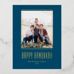 Carte Postale De Vacances En Aluminium Cadre photo moderne Blue Happy Hanoukka<br><div class="desc">Heureux Hanoukka ! Envoyez vos souhaits à votre famille et à vos amis avec cette carte postale Hanoukka personnalisable en feuille d'or. Il dispose d'une typographie moderne et d'un cadre photo simple. Personnalisez en ajoutant des noms et une photo. Cette feuille d'or Happy Hanoukka carte postale est disponible sur d'autres...</div>