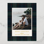 Carte Postale De Vacances En Aluminium Élégant bleu marine et vert photo plaid Noël<br><div class="desc">Carte postale moderne de Noël en papier peint avec un design intemporel avec votre photo préférée sur un arrière - plan bleu marine et vert en plaid muet avec l'accueil,  "Joyeux Noël". Utilisez le modèle pour ajouter votre message personnalisé.</div>