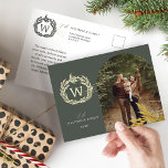 Carte Postale De Vacances En Aluminium Elégant hiver Garland Monogramme Arche de couronne<br><div class="desc">Venez profiter de la joie de cette saison de vacances avec notre guirlande d'hiver mongramme crête photo de Noël Carte postale. Notre carte postale personnalisée présente notre modèle de couronne monogramme de guirlande d'hiver avec votre photo dans un cadre en arc. Personnaliser avec signature familiale et monogramme. Diffusez l'amour et...</div>