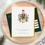 Carte Postale De Vacances En Aluminium Joyeux Noisette de Noël Vert Élégant<br><div class="desc">Voici notre carte de voeux de Noël personnalisée qui promet de répandre la joie des fêtes et de donner le ton pour vos célébrations de Noël! Notre invitation unique reflète l'essence même de l'esprit de vacances. Ornée d'un feuillage verdoyant, de baies luxuriantes et d'un casse-noix de jouet classique, cette carte...</div>