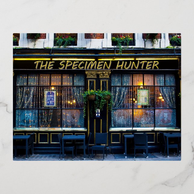 Carte Postale De Vacances En Aluminium Le pub du chasseur de spécimens (Recto)