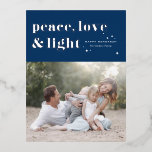 Carte Postale De Vacances En Aluminium Peace Love and Light Navy Blue Hanoukka Photo<br><div class="desc">Paix, amour et lumière. | Envoyez vos salutations Hanoukka à votre famille et à vos amis avec cette carte postale Hanoukka personnalisable. Il présente une typographie rétro et audacieuse. Personnalisez cette carte postale Hanoukka photo en ajoutant vos détails. Cette feuille d'argent Hanoukka carte postale est disponible en d'autres couleurs et...</div>