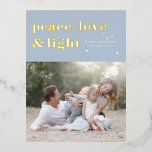 Carte Postale De Vacances En Aluminium Peace Love et Light Blue Hanoukka Photo<br><div class="desc">Paix, amour et lumière. | Envoyez vos salutations Hanoukka à votre famille et à vos amis avec cette carte postale Hanoukka personnalisable. Il présente une typographie rétro et audacieuse. Personnalisez cette carte postale Hanoukka photo en ajoutant vos détails. Cette feuille d'or Hanoukka carte postale est disponible en d'autres couleurs et...</div>