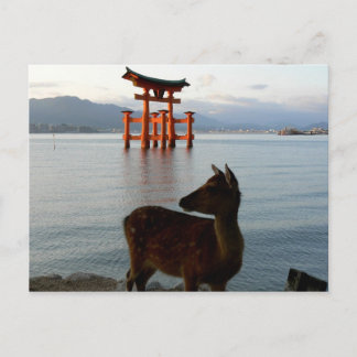 Carte Postale Deer et Big Red Gate à Miyajima au Japon