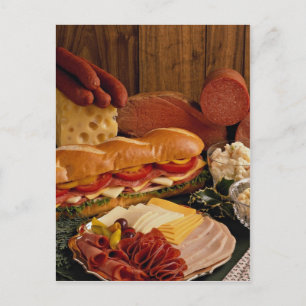 Carte Postale Délicieux sandwich sous-marin avec charcuterie et