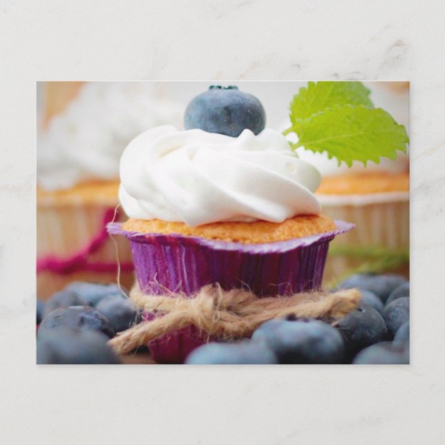 Carte Postale Delicious Blueberry Cupcake with Whipped Cream (Devant)