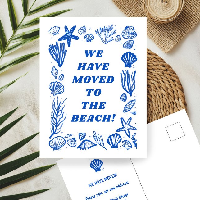 Carte Postale DÉPLACEMENT DE L'ADRESSE FAIRE-PART Blue Seashells ("We have moved to the beach" MOVING ANNOUNCEMENT NEW ADDRESS Change Blue Seashells Beach Postcard
)