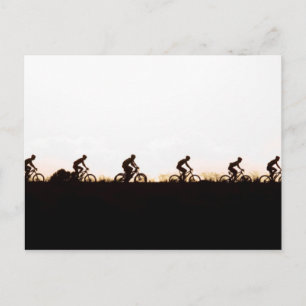Carte Postale Des cyclistes sur VTT franchissent le barrage