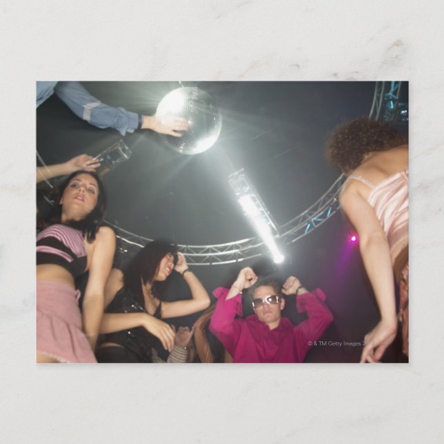 Carte Postale Des gens dansent dans un club (Devant)