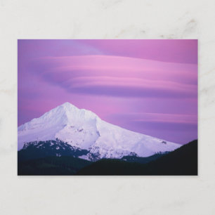 Carte Postale Des nuages violets profonds entourent le mont Hood