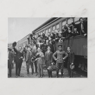 Carte Postale Des soldats se dirigent vers le camp Upton pendant