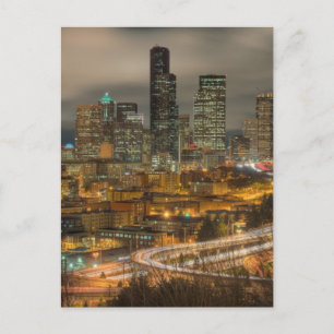 Carte Postale Des traînées légères de voitures la nuit