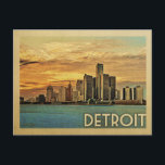 Carte postale Detroit Vintage voyage du Michigan<br><div class="desc">Design de Detroit Michigan dans le style Vintage voyage avec un beau coucher de soleil de la ville.</div>