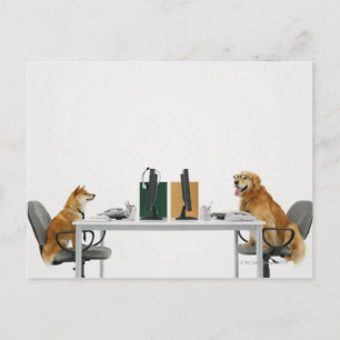 Carte Postale Deux chiens portant cravate et lunettes, assis sur