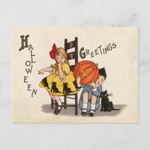 Carte Postale Deux enfants avec une citrouille sculptée, Hallowe