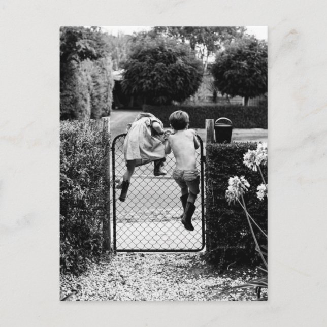 Carte Postale Deux enfants's échappent (Devant)