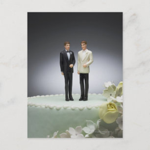 Carte Postale Deux figurines de marié sur le gâteau mariage