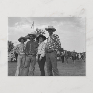 Carte Postale Deux hommes et deux femmes au rodéo