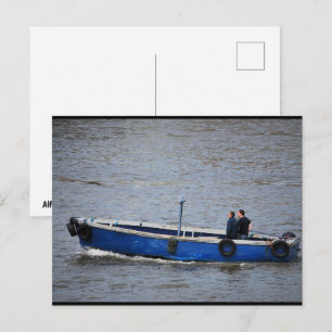 Carte Postale Deux hommes et un bateau bleu