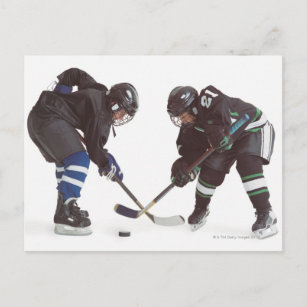 Carte Postale deux joueurs de hockey caucasiens portant l'opposi