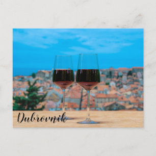 Carte Postale Deux verres de vin rouge avec vue sur Dubrovnik