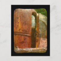 Différentes vues sur le vieux camion abandonné en