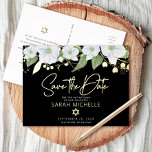 Carte Postale D'invitation À Feuilles D'aluminium Bat mitzvah Enregistrer la date Floral Black Real<br><div class="desc">Assurez-vous que tous vos amis et parents pourront célébrer le Bat mitzvah de votre fille! Envoyez cette carte postale chic et personnalisée "Save the Date" faire-part. Une aquarelle florale chic, étonnante, blanche et vraie feuille d'or, un véritable script manuscrit de feuille d'or et une typographie blanche sans serif superposent un...</div>
