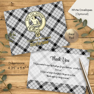 Carte Postale D'invitation À Feuilles D'aluminium Blason du clan MacFarlane sur tartan noir et blanc