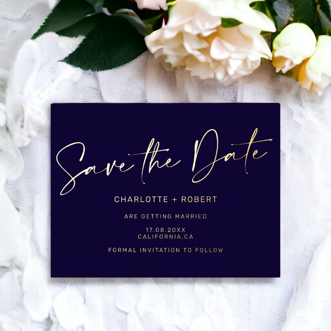 Carte Postale D'invitation À Feuilles D'aluminium Elégant mariage marine enregistrer la date script  (Elegant navy wedding save the date script gold foil invitation postcard)